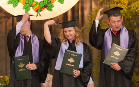 PTF diplomus iegūst 73 jaunie speciālisti un pirmais ārvalstu absolvents